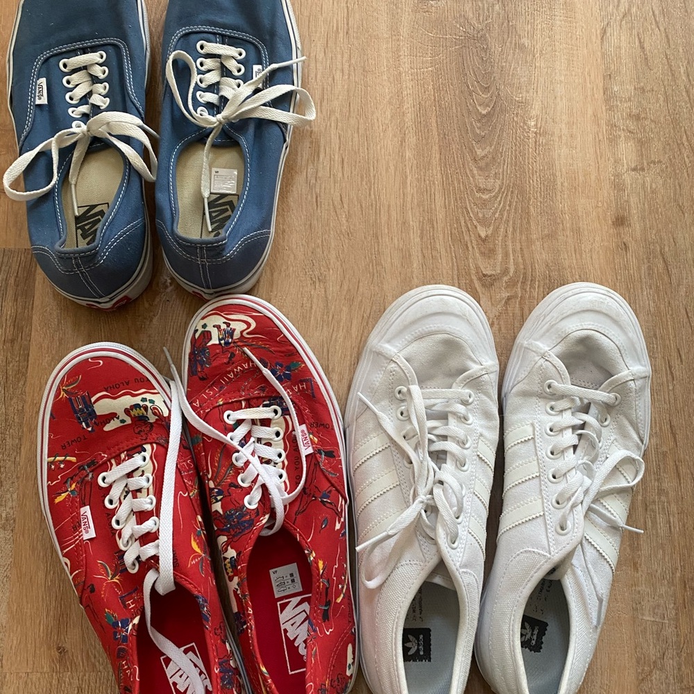 Skate shoe bundle.